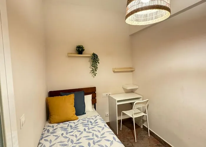 Spacious Room In Central Area A